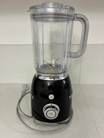 Musta Smeg blenderi / tehosekoitin
