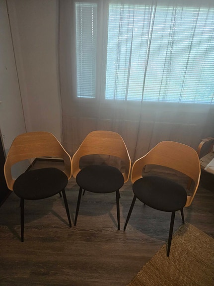 3kpl ruokapöydän tuoleja