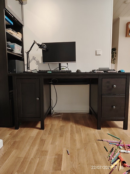 Hemnes kirjoituspöytä musta