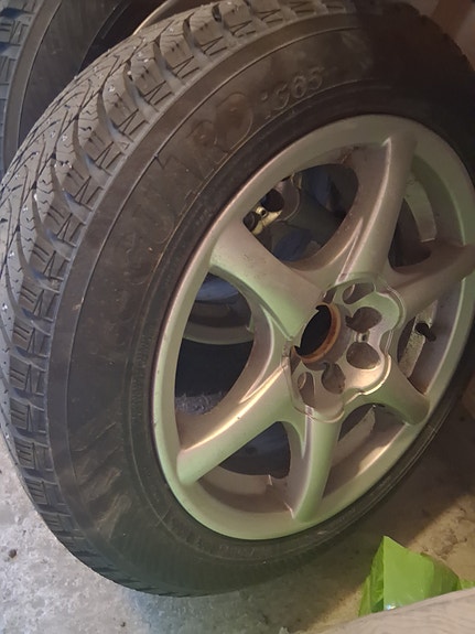 Nastarenkaat 15 tuumaa 185/60R15/88T