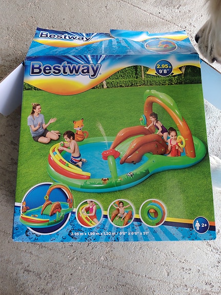 Bestway lasten uima-allas liukumäellä
