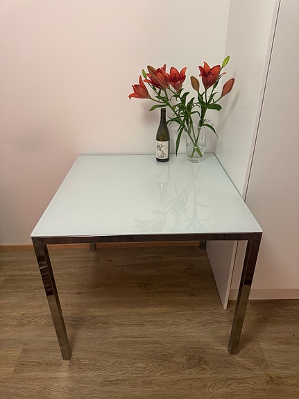 Design Torsby lasinen ruokapöytä