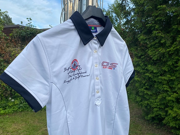 Naisten golf polo paita. Otetaan tarjouksia vastaan ( 30-50€)