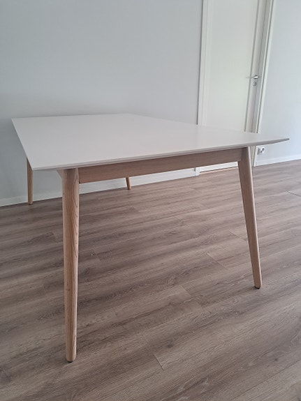 BoConcept Adelaide ruokapöytä valkoinen puujaloin