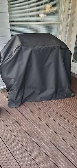 Mustang kaasugrilli suojapeitteellä