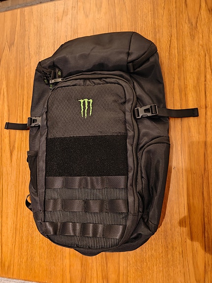 Monster Energy -reppu (lue kuvaus!)