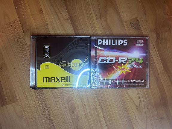 Maxell ja Philips CD-R levyt koteloissa