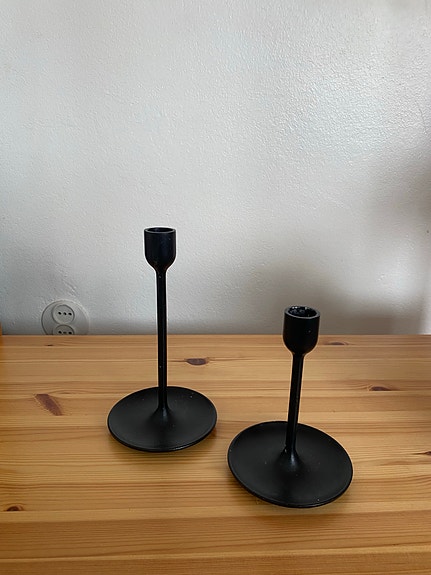 IKEA mustat metalliset kynttilänjalat