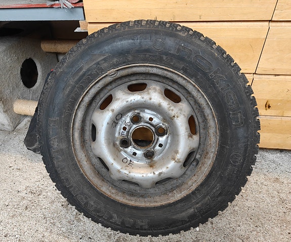 4 x 175/70 R 13 4x100 nastarenkaat peltivanteilla