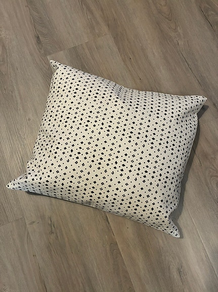 Marimekko Muija musta/valkoinen tyynynpäällinen