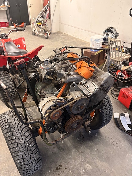 Saab 99 moottori kaikkineen