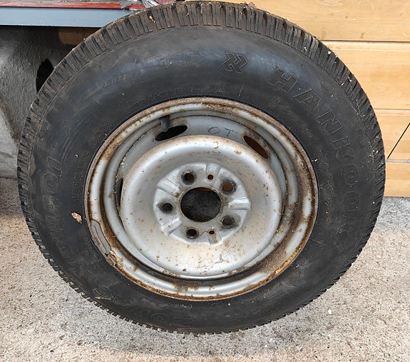 4 x 185 R 14 C nastarenkaat vanteilla 5x118
