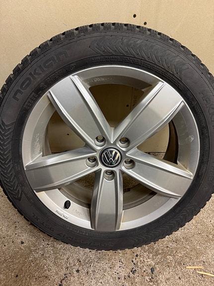 VW 17” alkuperäiset aluvanteet + Nokian Hakkapeliitta R3 205/55 R17