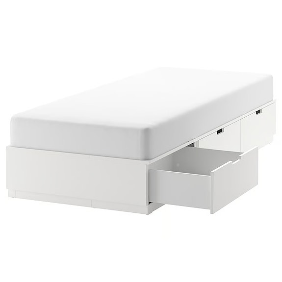 Bed in great condition w/3 drawers for storage
