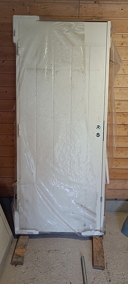 Valkoinen Pihla ulko-ovi UO305F Beeta