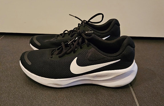 Nike Revolution 7