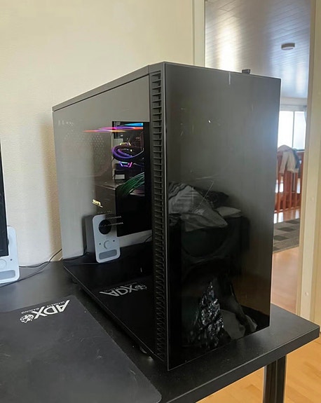 Fractal lasinen pc kotelo