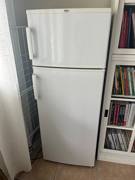 Varattu! Electrolux jääkaappipakastin valkoinen
