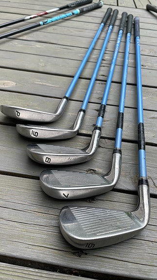 Laadukas naisten golfsetti Cobra & Mizuno + pyörällinen bägi