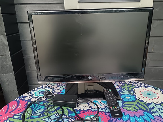 LG 23" Full HD Monitori-TV (M2350D-PC)