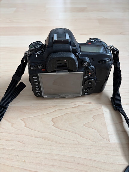 Nikon D7000 + tarvikkeet
