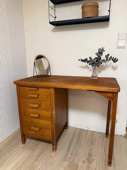 Vanha suomalainen kirjoituspöytä, 94 × 50 cm – laatikosto
