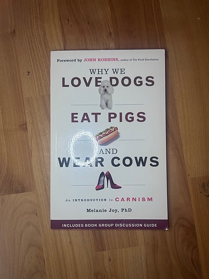 Melanie Joy: Why We Love Dogs, Eat Pigs, and Wear Cows - pokkari (englanniksi)