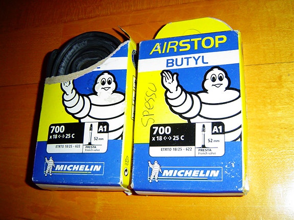 MAANTIEPYÖRÄ 2 KPL UUSI SISÄRENGAS SISÄKUMI 28" MICHELIN AIRSTOP BUTYL 18/25-622
