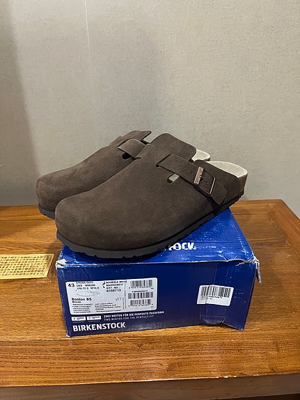 Käyttämättömät ruskeat birkenstock boston kengät