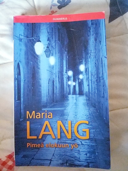 Maria Lang Pimeä elokuun yö pokkari