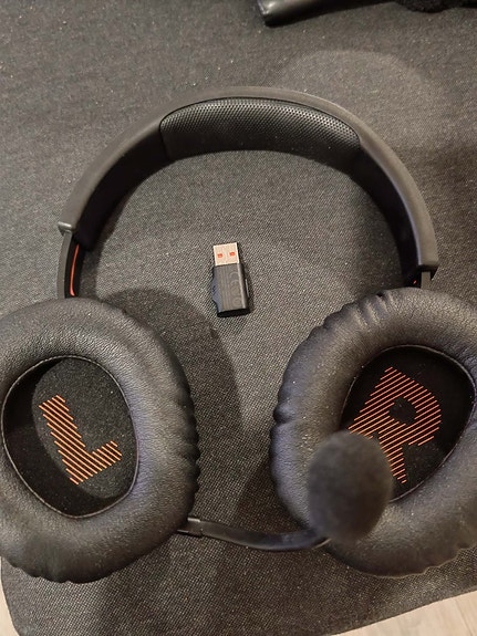 Jbl pelikuulokkeet