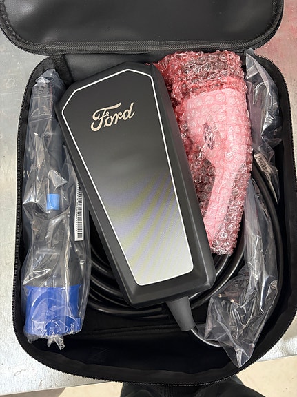 Ford sähköauton latauskaapeli
