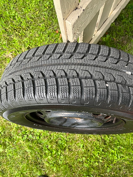 Mazdan talvirenkaat vanteilla 215/65R16