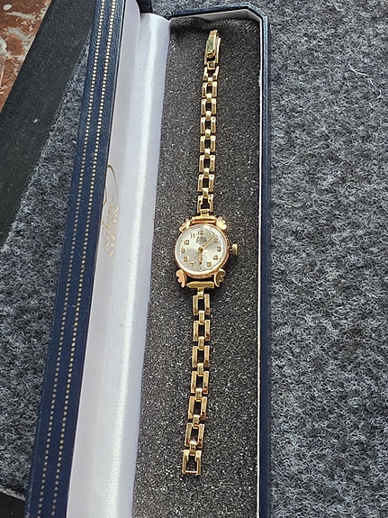 Vintage naisten Leijona kultakello 18k. 750.