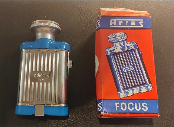 Vanha Artas Focus 1511 DDR taskulamppu, alkuperäinen laatikko