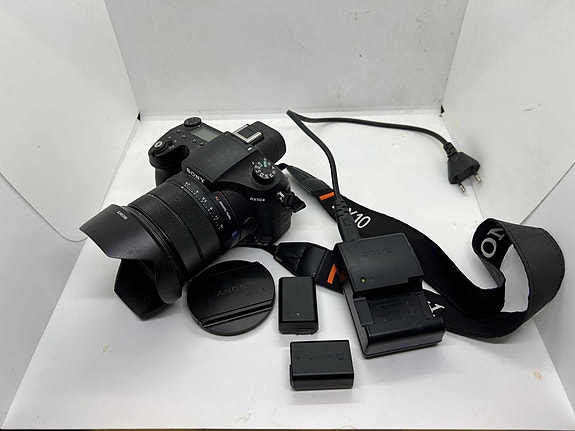 Sony RX 10 iii Huippuluokan superzoom-kamera 24–600 mm | 4K-video | 20 MP