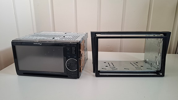 Pioneer 2DIN autosoitin