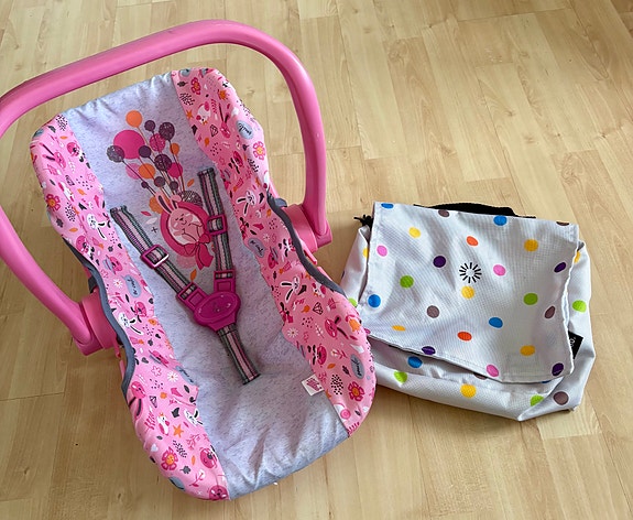 Baby Born vauvanuken turvakaukalo ja hoitolaukku