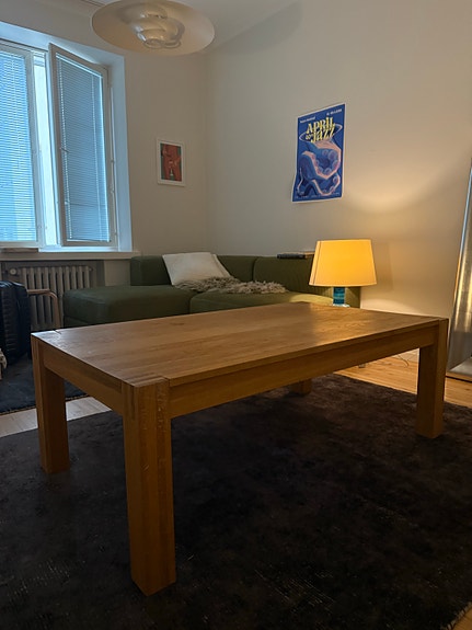Tamminen sohvapöytä