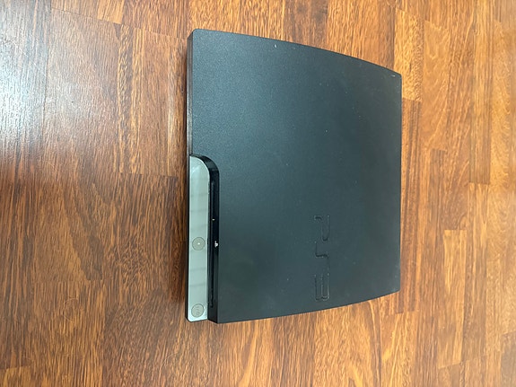 Sony PlayStation 3 Slim pelikonsoli musta