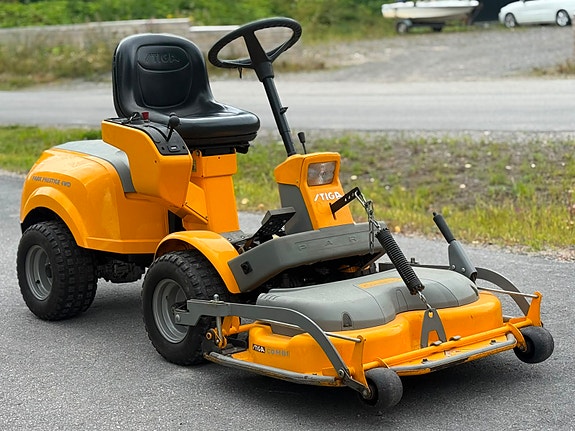 Stiga Park Prestige 4WD Ajoleikkuri, Siisti, Huollettu merkkiliikkeessä.