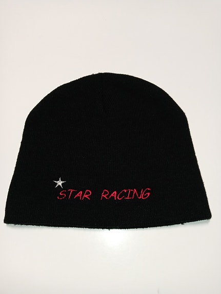 Musta pipo Star Racing-tekstillä