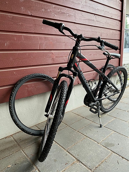 Helkama Scorpion lasten pyörä 26" musta