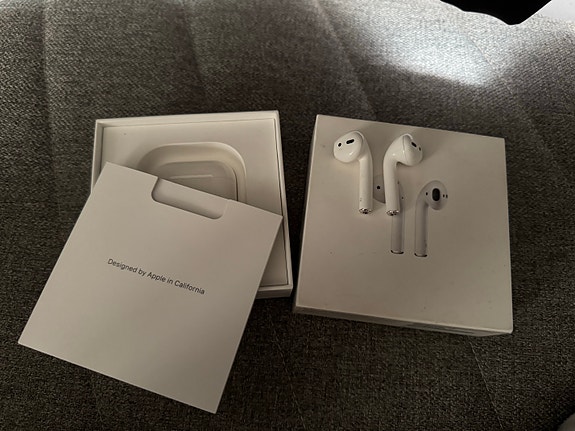 Apple AirPods 2 nappikuulokkeet