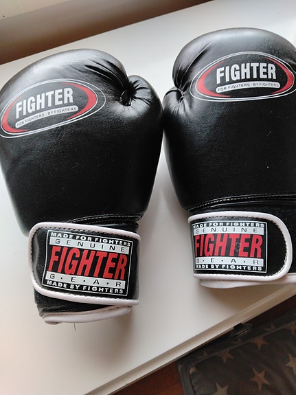 Fighter nyrkkeilyhanskat 12 oz musta