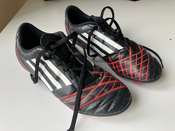 Adidas nappikset 38