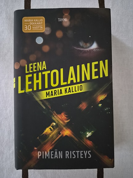 Leena Lehtolainen: Pimeän risteys (Maria Kallio -dekkari)