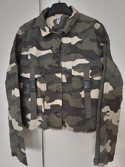 New Yorker FB Sister camo takki M
