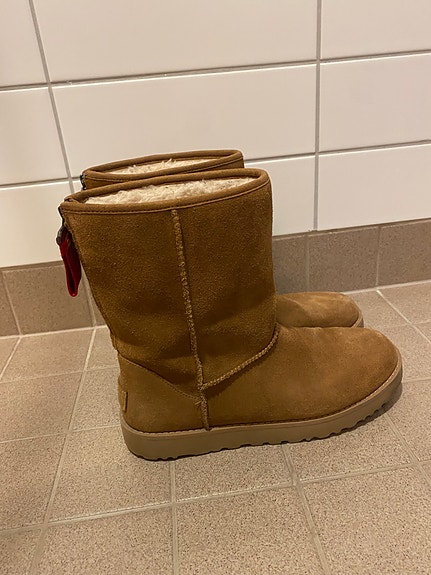 Ugg Classic Short Logo Zip