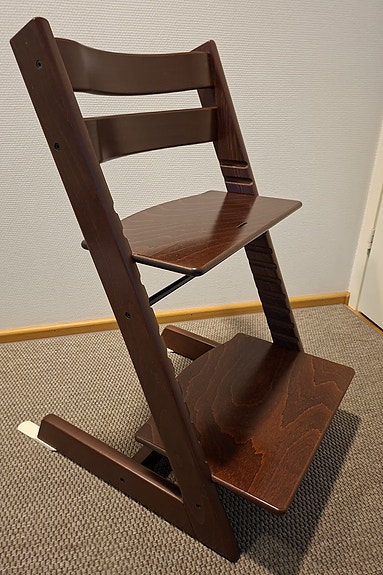 Stokke Tripp Trapp lasten tuoli tummanruskea